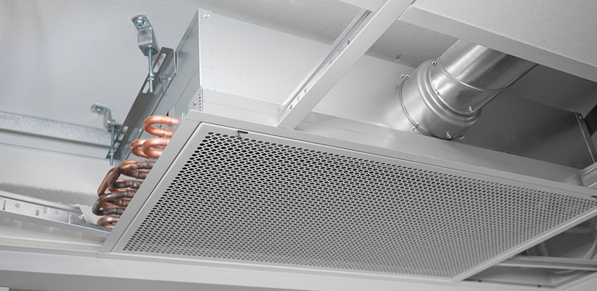 Jak zoptymalizować komfort cieplny i akustyczny dzięki belkom chłodzącym Lindab?