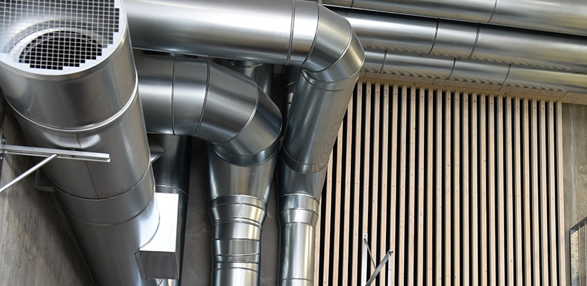 Jakie są najważniejsze różnice między systemem wentylacyjnym z uszczelką a systemem bez uszczelki? Poznaj konkretne dane.